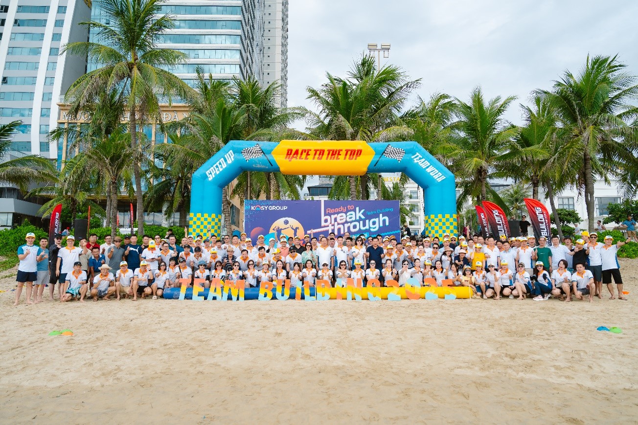 Tập thể 190 CBNC Kosy tham gia hoạt động Team Building