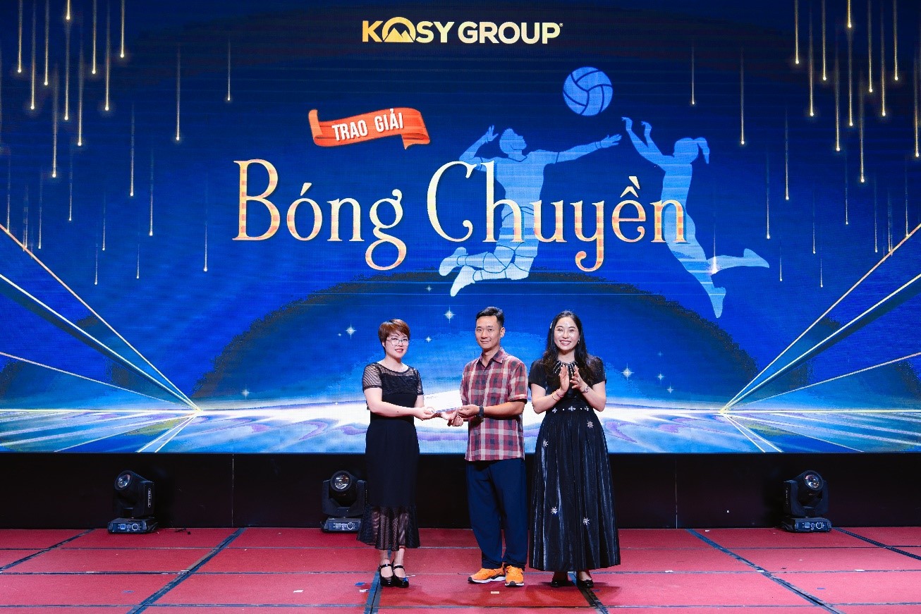 Trao giải nhất “Bóng chuyền” liên quân Hat-trick