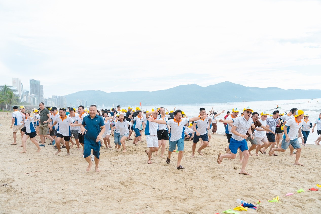 Tập thể 190 CBNC Kosy tham gia hoạt động Team Building