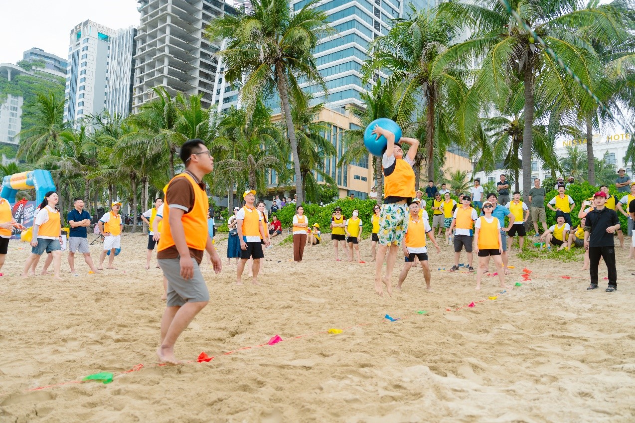 Thi đấu đối kháng “Bóng chuyền khổng lồ” giữa các Liên quân